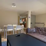 4- Bedroom , 1 Living Room Flat Near Emirates Stadium