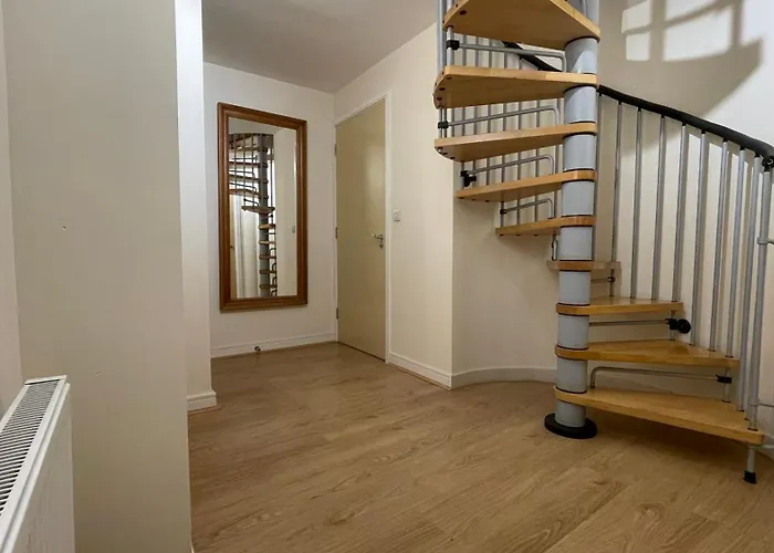 4- Bedroom , 1 Living Room Flat Near Emirates Stadium